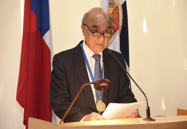 Dr. Raúl Buono-Core recibe distinción como Profesor Emérito de la PUCV