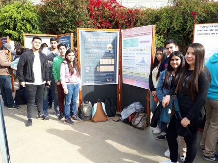 Estudiantes de Métodos Cuantitativos III expusieron sus Posters Académicos