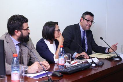 Profesores Vidal y Carvajal participan en seminario sobre compraventa