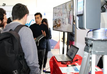 Estudiantes pudieron conocer lo que espera el mercado laboral de los egresados en 1ª. Feria Industrial de la Escuela de Ingeniería Mecánica