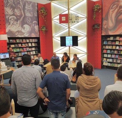 Ex alumna presenta obra en Feria Internacional del Libro de Guadalajara
