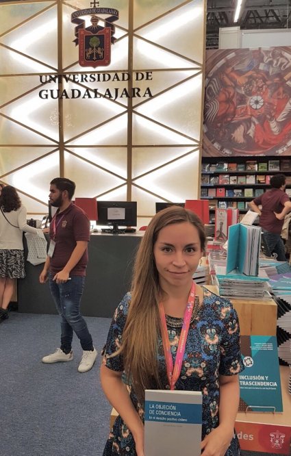 Ex alumna presenta obra en Feria Internacional del Libro de Guadalajara