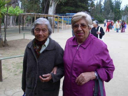 220 adultos mayores de Viña del Mar y Concón compartieron un día de amor y cariño