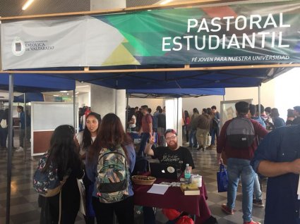 Pastoral de Estudiantes recibe a nuevos estudiantes en tradicional Encuentro al Atardecer