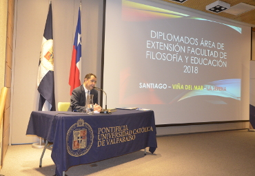 Facultad de Filosofía y Educación efectuó ceremonia de entrega de diplomas a los egresados de los Diplomados Santiago 2017