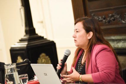 Profesora Claudia Poblete participa en 1er Seminario Internacional de Lenguaje Claro de Argentina