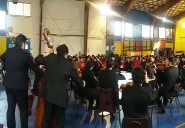 Orquesta de Cámara PUCV realiza concierto educativo en el Liceo Bicentenario de Viña del Mar
