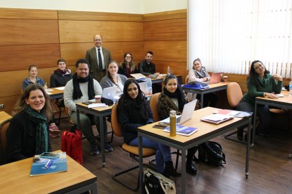 Derecho PUCV recibe a delegación de la Universidad de Waikato de Nueva Zelanda