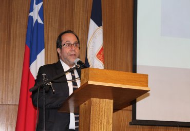 Ex contralor Ramiro Mendoza expuso sobre modernización del Estado en la PUCV