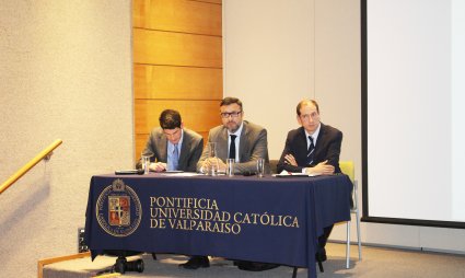 Derecho PUCV realizó seminario sobre contratos agrícolas