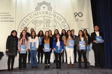 PUCV realiza ceremonia de despedida a alumnos que estudiarán en el extranjero