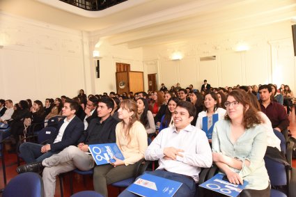 PUCV realiza ceremonia de despedida a alumnos que estudiarán en el extranjero