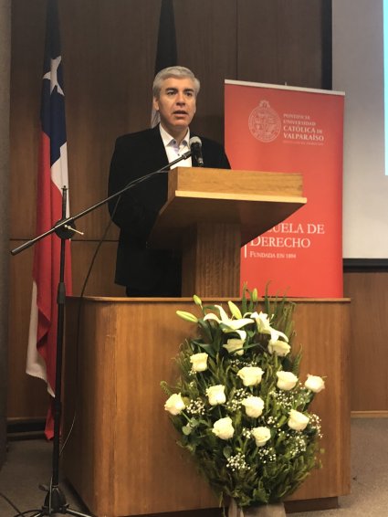 Derecho PUCV alberga seminario sobre delitos económicos