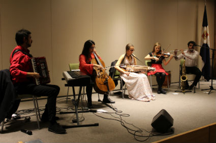 Asistentes disfrutaron de la música tradicional chilena con cuarteto del grupo Ensamble