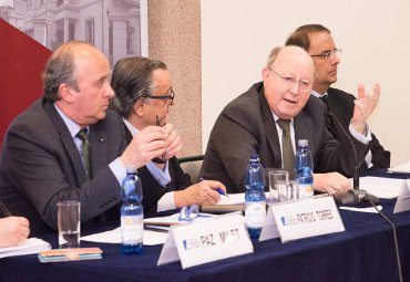 Profesor Alan Bronfman interviene en seminario sobre relación Chile-Perú