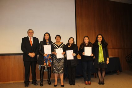 Escuela de Trabajo Social realizó ceremonia de entrega de Diplomados a profesionales de Catemu