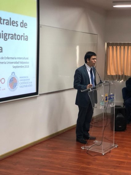 Abogado PUCV de Misión Migrante expone en 1era Jornada de Enfermería Intercultural