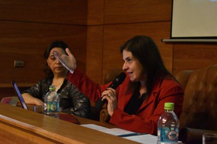 Profesora Fabiola Girâo interviene en foro sobre comercio sexual