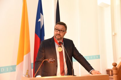 PUCV entrega grado de Doctor Honoris Causa a catedrático español Antonio Morales Moreno