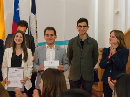 Vicerrectoría Académica entrega certificaciones a estudiantes que fueron parte del programa de "Formación de Ayudantes Avanzada"