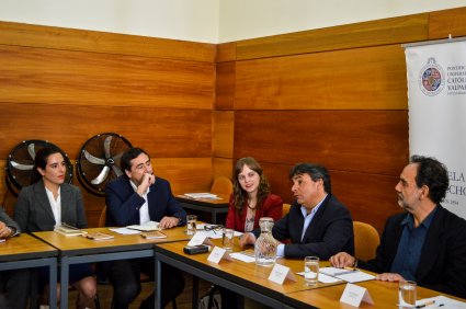 Derecho PUCV y Gendarmería de Chile organizan conversatorio sobre exitosa iniciativa de reinserción social