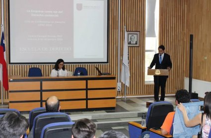 Profesora Lorena Carvajal dicta conferencia en Universidad de La Frontera