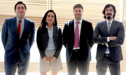 Derecho PUCV suscribió convenio de colaboración con estudio jurídico Chaves Awad Contreras Schürmann de Santiago