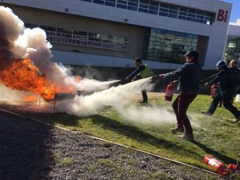 Funcionarios y docentes de la carrera de Tecnología Médica se capacitan en Prevención de Incendios