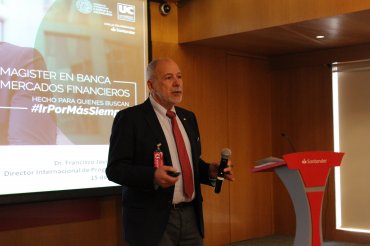 Director Internacional del Magíster en Banca y Mercados Financieros dicta conferencia para profesionales de Banco Santander