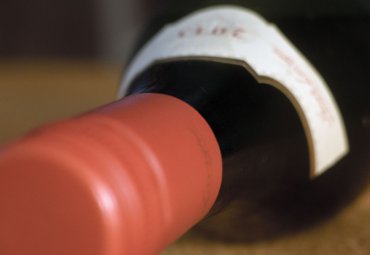 Académicos PUCV desarrollarán proyecto FONDEF-Idea para proteger el vino con tecnología LED