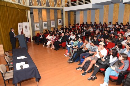 Escuela de Comercio PUCV recibe a una nueva generación de Estudiantes de Pregrado