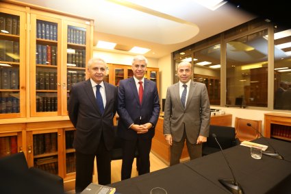 Libro del profesor Eduardo Cordero es presentado en la Contraloría General de la República