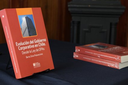 Profesora Lorena Carvajal presenta libro sobre gobiernos corporativos