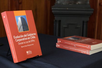 Profesora Berta Silva realiza lanzamiento de su libro “Evolución del Gobierno Corporativo en Chile. Desde la Ley de OPA’s”