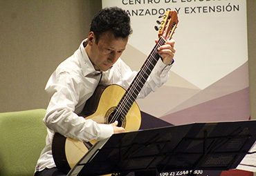 Alejandro Lavanderos y Mauricio Opazo ofrecieron recital de flauta y guitarra en CEA PUCV