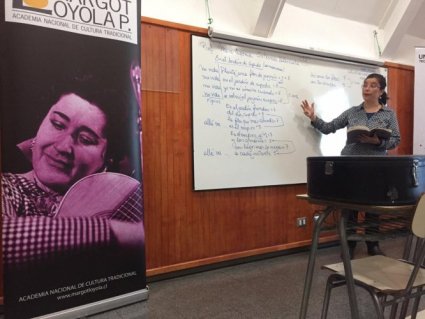Fondo Margot Loyola Palacios presentó material pedagógico en Iquique y Alto Hospicio