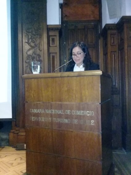 Profesora Lorena Carvajal expone en seminario sobre Empresas Familiares