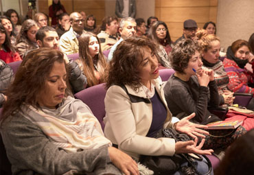 Con revelación de diversas anécdotas se llevó a cabo lanzamiento del libro “Las Comadres. Margot Loyola recuerda a Violeta”