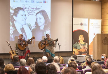 Con revelación de diversas anécdotas se llevó a cabo lanzamiento del libro “Las Comadres. Margot Loyola recuerda a Violeta”