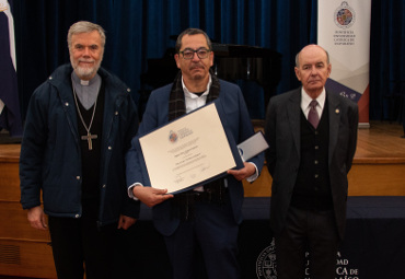 PUCV otorga condecoración “Fides et Labor” a 3 académicos de la Facultad Eclesiástica de Teología