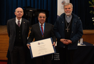 PUCV otorga condecoración “Fides et Labor” a 3 académicos de la Facultad Eclesiástica de Teología