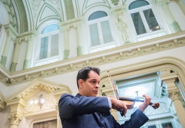 En Palacio Rioja Orquesta de Cámara PUCV realiza concierto junto al violinista Manuel Druminiski