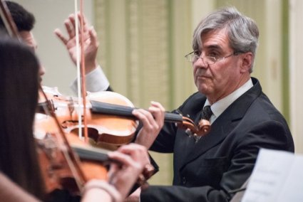 En Palacio Rioja Orquesta de Cámara PUCV realiza concierto junto al violinista Manuel Druminiski