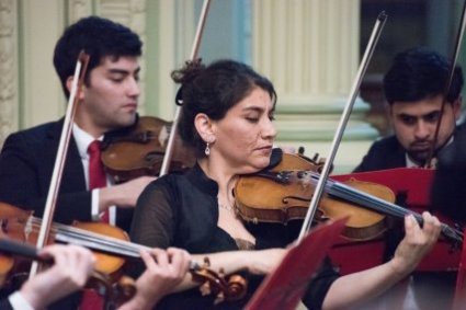 En Palacio Rioja Orquesta de Cámara PUCV realiza concierto junto al violinista Manuel Druminiski