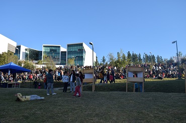 PUCV convocó más de 2.500 personas en Campus Curauma en evento por eclipse solar