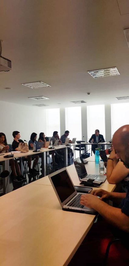 Profesor Jaime Vera imparte conferencia en Universidad de Barcelona