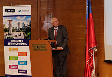 Manfred Wilhelmy realiza Conferencia Magistral sobre Chile y Asia Pacífico en la Universidad Central