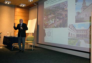 Profesor Emérito de la PUCV dictó destacada conferencia sobre Leonardo Da Vinci