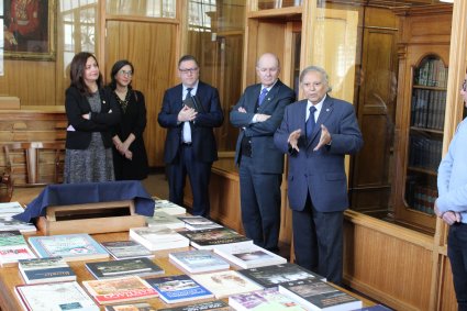 Profesor Emérito Eduardo Cavieres dona colección de libros de historia regional a la Universidad