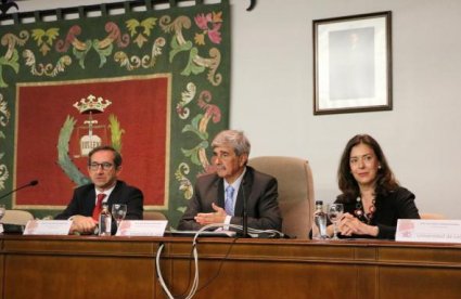 Profesor Raúl Núñez participa en congreso internacional en España
